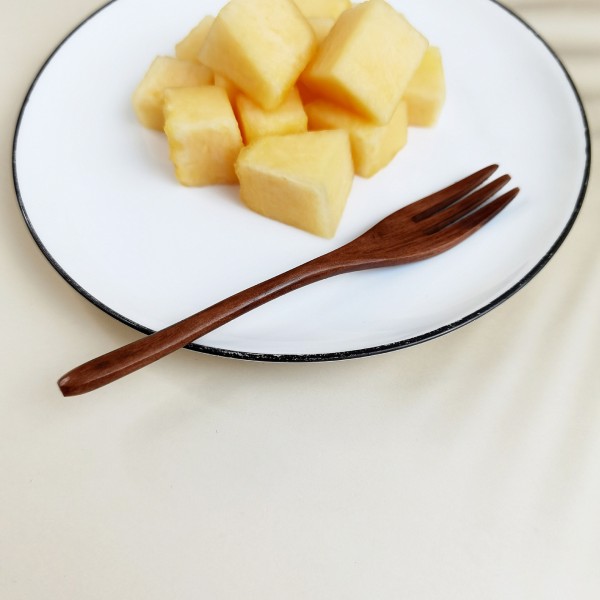 Our 13.8cm solid wood appetizer forks are the perfect eco-friendly addition to your kitchen, ideal fimg-2