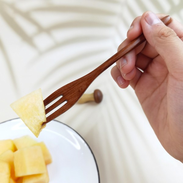 Our 13.8cm solid wood appetizer forks are the perfect eco-friendly addition to your kitchen, ideal fimg-3